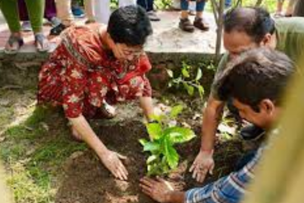 मंत्री आतिशी