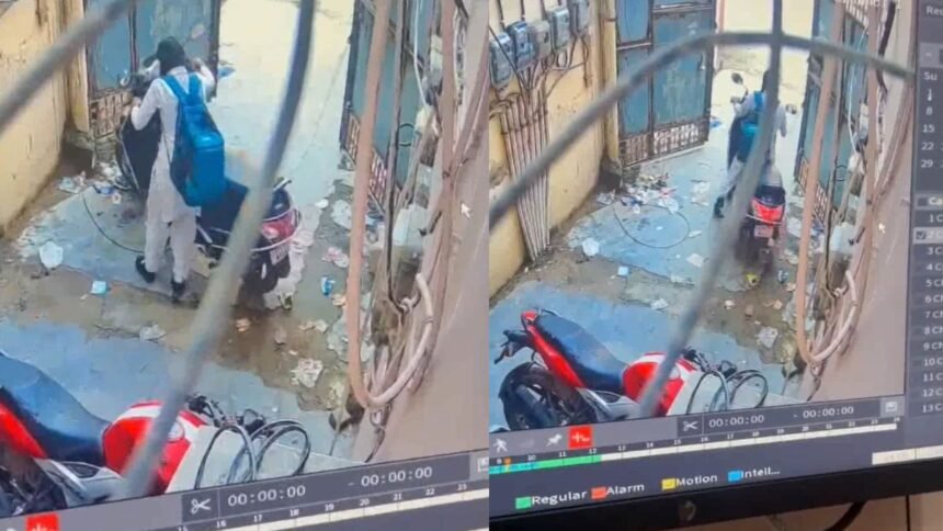 UP News: वाराणसी स्कूली ड्रेस में दो लड़कियों ने की स्कूटी चोरी, महिला से चाबी लेकर फरार 1 वाराणसी स्कूली ड्रेस में दो लड़कियों ने की स्कूटी चोरी, महिला से चाबी लेकर फरार