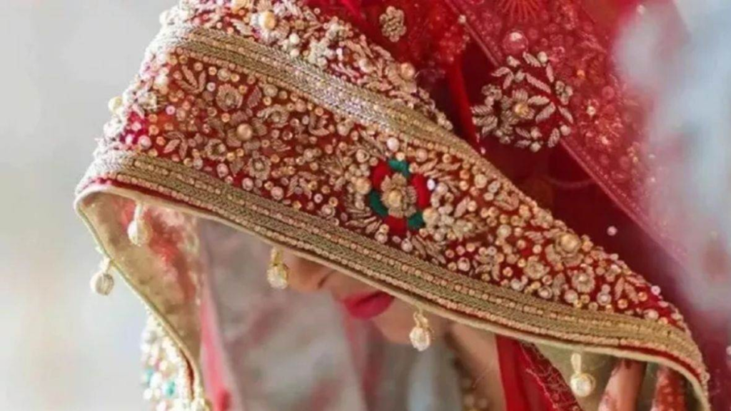 3BHK फ्लैट, ₹30 लाख की सैलरी, न तो सास-ससुर