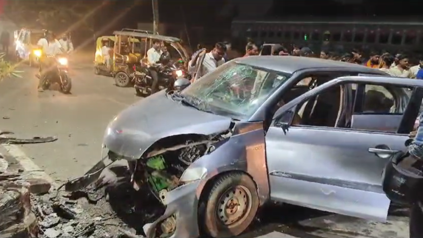 Agra Car Accident: डिवाइडर से टकराई स्विफ्ट कार, 6 युवक घायल, एक की मौत