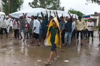 Almora: भारी बारिश से जनजीवन अस्त-व्यस्त, कई सड़कों पर मलबा, स्कूल बंद