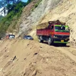 Badrinath Highway अवरुद्ध, नंदप्रयाग स्लाइडिंग जोन में फंसे वाहन