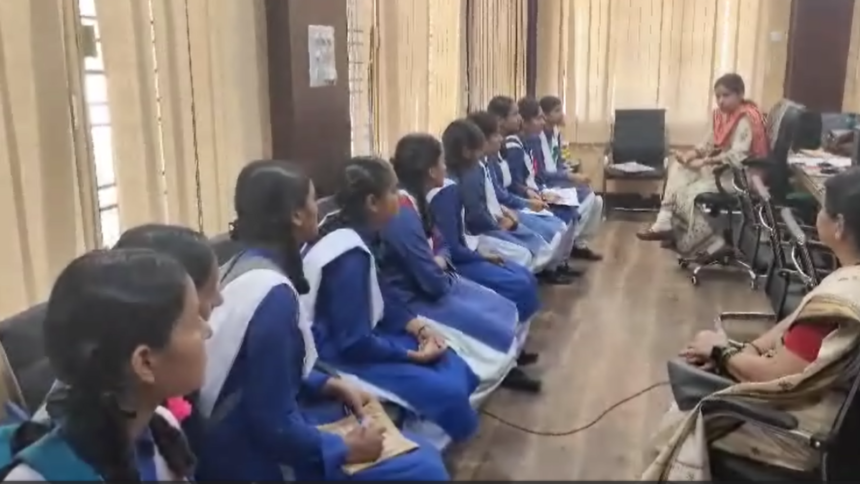 Bageshwar में बेटियों के भविष्य के लिए अनूठी पहल, 'मेरा सपना, मेरा लक्ष्य' योजना शुरू 1 Bageshwar में बेटियों के भविष्य के लिए अनूठी पहल