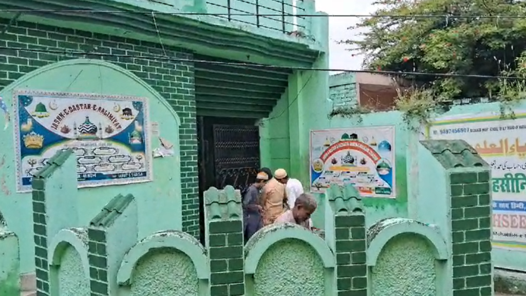 Bareilly में मदरसे की मान्यता खत्म होने पर छात्रों और शिक्षकों की तीखी प्रतिक्रिया