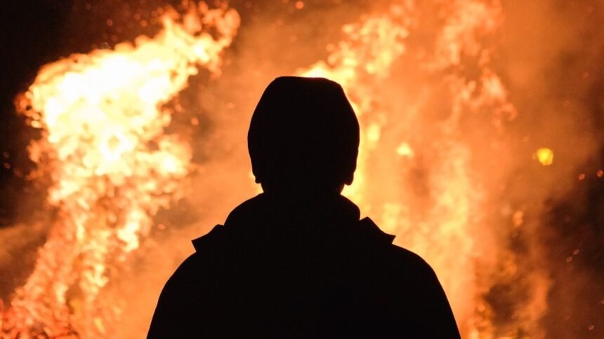 Bhopal में खौफनाक वारदात, पेट्रोल डालकर युवक को जिंदा जलाने की कोशिश, 6 आरोपी फरार