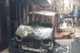 Delhi- Sagarpur Fire: स्कूली वैन और ब्यूटी पार्लर में लगी आग