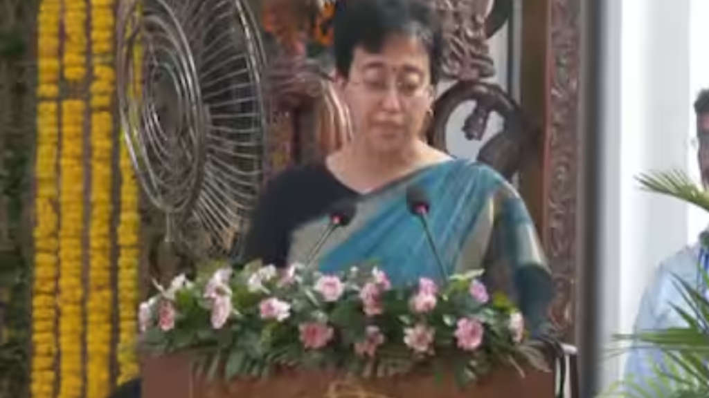 Delhi: आतिशी बनीं नई मुख्यमंत्री, पांच विधायकों ने भी ली कैबिनेट मंत्री पद की शपथ