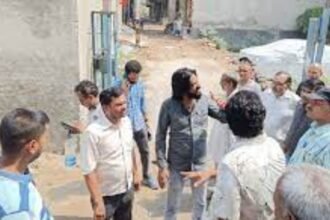 Delhi: गोगा गांव के लोग विधायक शरद चौहान की झूठी वादों से परेशान