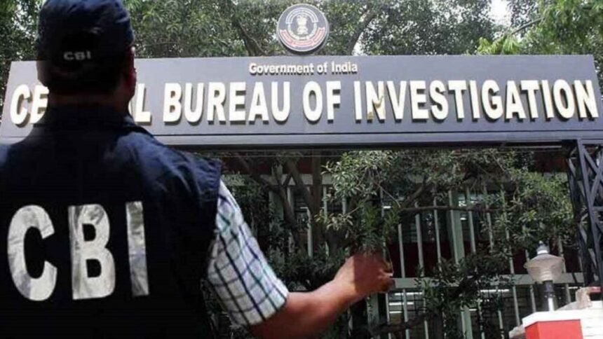 Delhi: भ्रष्टाचार मामले में CBI की बड़ी कार्रवाई, DPCC के सीनियर अधिकारी समेत 2 गिरफ्तार 1 Delhi: भ्रष्टाचार मामले में CBI की बड़ी कार्रवाई, DPCC के सीनियर अधिकारी समेत 2 गिरफ्तार
