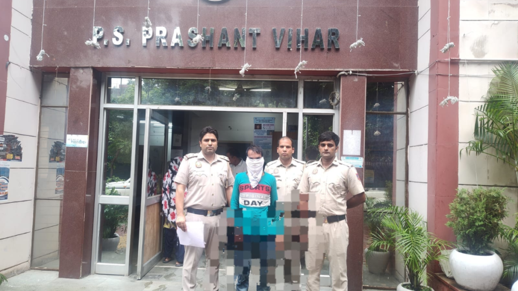 Delhi: सोशल मीडिया पर ज्यादा एक्टिव रहती थी पत्नी