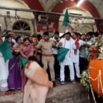 Etawah Bustling: वंदे भारत एक्सप्रेस के झंडा फहराने के समारोह में बीजेपी विधायक ट्रैकों पर गिरीं, वीडियो वायरल 2 Etawah Bustling: वंदे भारत एक्सप्रेस के झंडा फहराने के समारोह