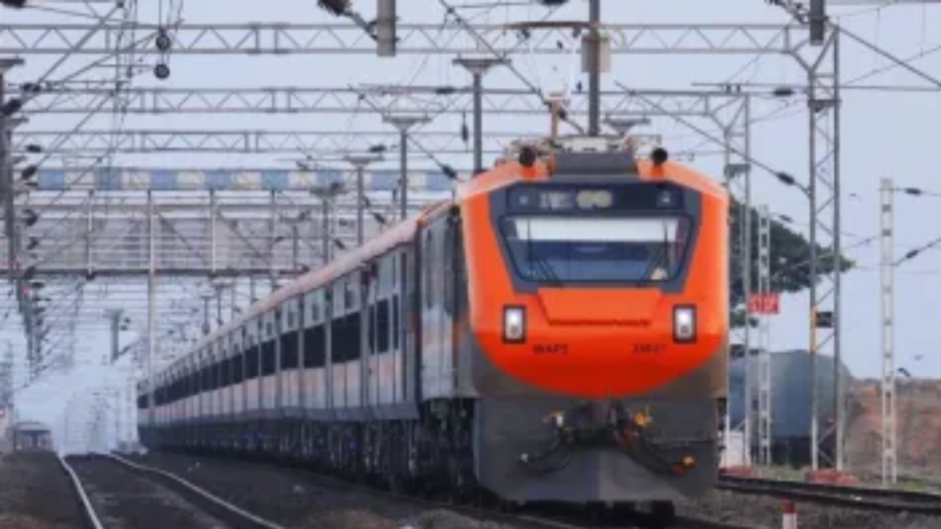 Gujarat: पटरी पर लोखंड का टुकड़ा रखकर पैसेंजर ट्रेन पलटाने की साजिश, 3 घंटे तक खड़ी रही ट्रेन 1 Gujarat: पटरी पर लोखंड का टुकड़ा रखकर पैसेंजर ट्रेन पलटाने की साजिश, 3 घंटे तक खड़ी रही ट्रेन