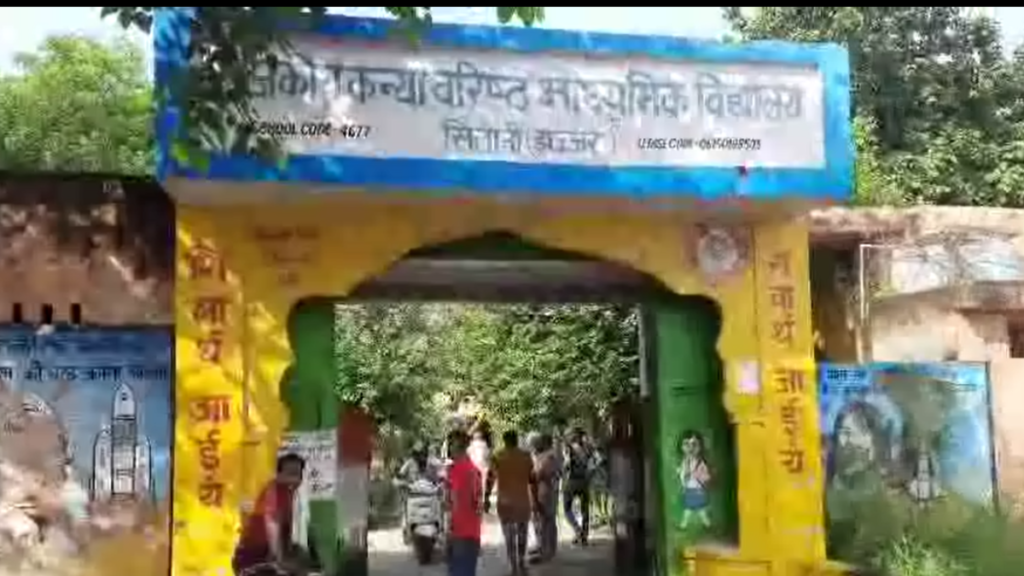 Haryana: झज्जर में स्कूल में तोड़फोड़ के बाद छात्राओं ने लगाया हाईवे पर जाम