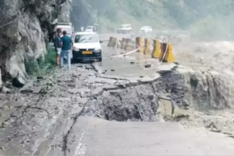 Himachal Pradesh In Heavy Rain: 33 सड़कों को बंद कर दिया
