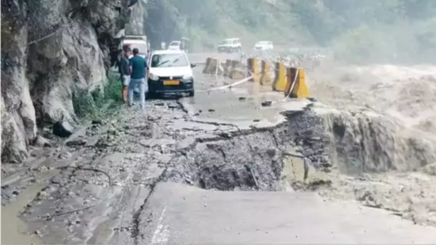Himachal Pradesh In Heavy Rain: 33 सड़कों को बंद कर दिया
