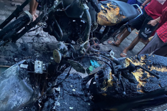 Kanpur: तीन दोपहिया वाहनों में आग, शरारती बच्चों पर लगा आग लगाने का आरोप