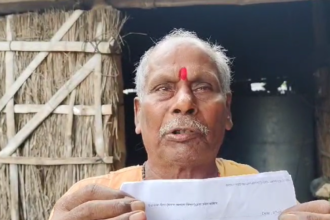 Kushinagar: कागजों में जिंदा रहते हुए भी "मृत घोषित" बुजुर्ग का संघर्ष