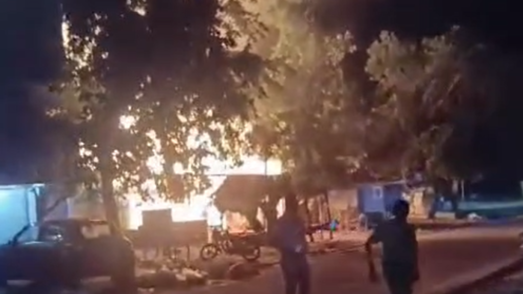 Lucknow Fire: नगराम थाना क्षेत्र के हरदोईया बाजार में जूते की दुकान में बड़ी आग