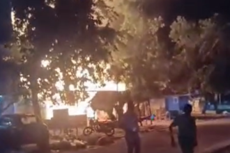 Lucknow Fire: नगराम थाना क्षेत्र के हरदोईया बाजार में जूते की दुकान में बड़ी आग