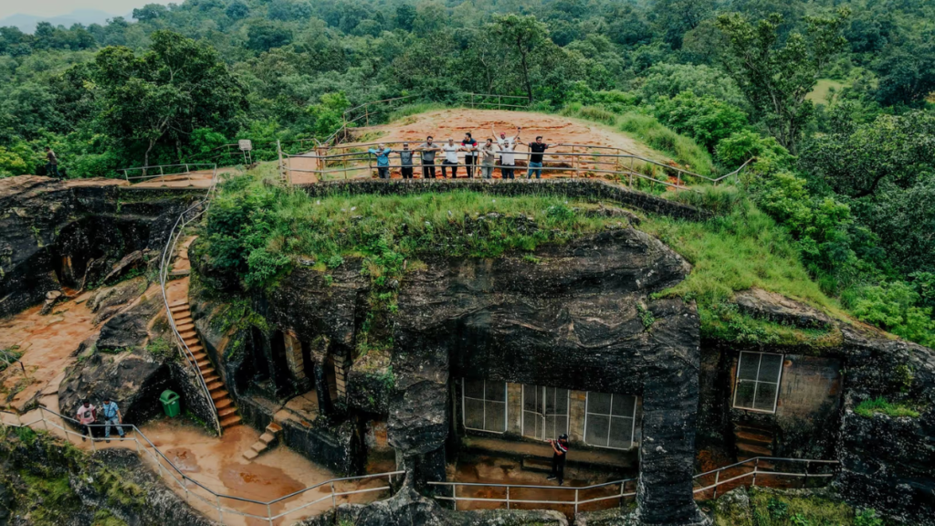 MP: पार्टनर के साथ घूमने की बेहतरीन जगह, शहद पचमढ़ी में बिताएं खास पल