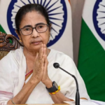 Mamata Banerjee Latest News: ममता बनर्जी का विरोध स्थल पर अचानक दौरा डॉक्टरों से की मुलाकात और संबोधित किया