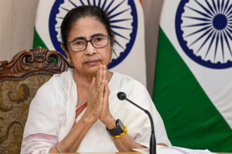 Mamata Banerjee Latest News: ममता बनर्जी का विरोध स्थल पर अचानक दौरा डॉक्टरों से की मुलाकात और संबोधित किया