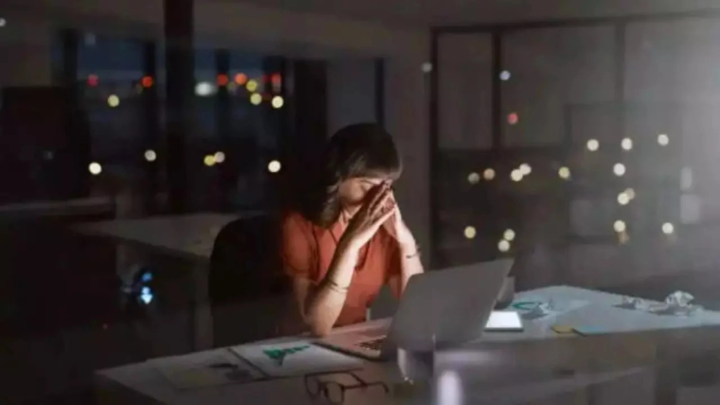 New Delhi: महिला ने कहा बेटी की मौत "ओवरवर्क" के कारण