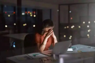 New Delhi: महिला ने कहा बेटी की मौत "ओवरवर्क" के कारण