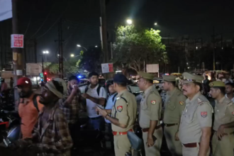Noida: थाना 58 में पुलिस ने बढ़ाई सुरक्षा, लक्ष्मी सिंह के आदेश पर पैदल मार्च
