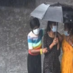 Patna में बारिश से बढ़ी परेशानी, वीर कुंवर सिंह आजाद पार्क के सामने की सड़क जर्जर