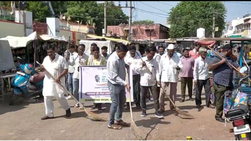 Rajasthan: बीदासर में स्वच्छता ही सेवा अभियान का शुभारंभ, पालिकाध्यक्ष ने किया श्रमदान 1 Rajasthan: बीदासर में स्वच्छता ही सेवा अभियान का शुभारंभ
