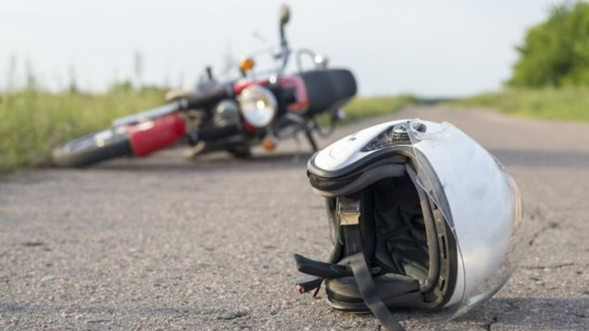 Road Accident: पाकुड़ में ट्रेलर से टक्कर के बाद बाइक सवार की दर्दनाक मौत