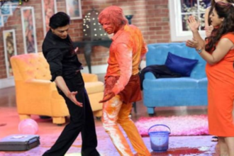 Sunil Grover को शाहरुख खान ने लगाया गले, महंगे कपड़ों की नहीं की परवाह