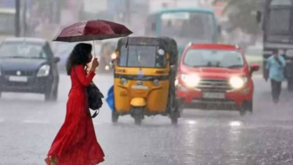 Today Weather Update: महाराष्ट्र और मध्य प्रदेश में भारी बारिश, 9 राज्यों में येलो अलर्ट जारी