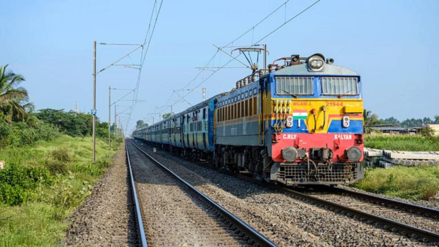 UP: प्रयागराज में महाबोधि एक्सप्रेस पर हुआ पथराव