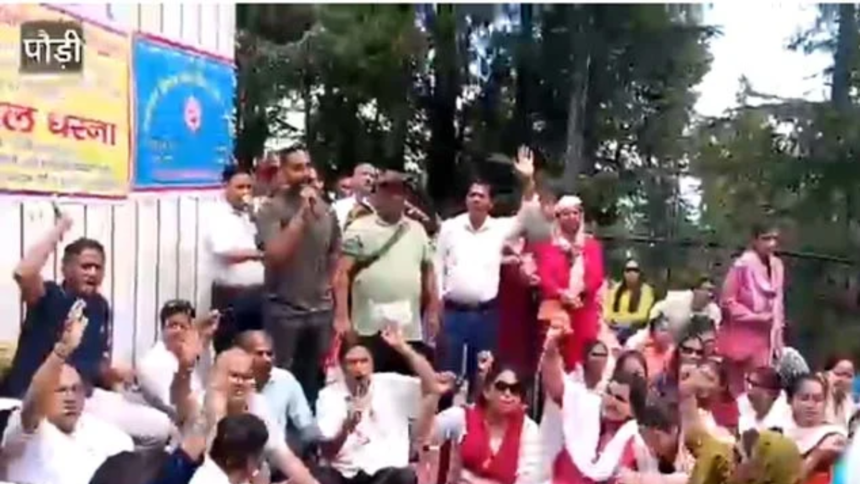 UP News: प्रधानाचार्य की सीधी भर्ती के विरोध में शिक्षकों ने शिक्षा निदेशालय