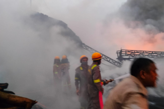 UP News: 'बाराबंकी' टायर फैक्ट्री में लगी भीषण आग