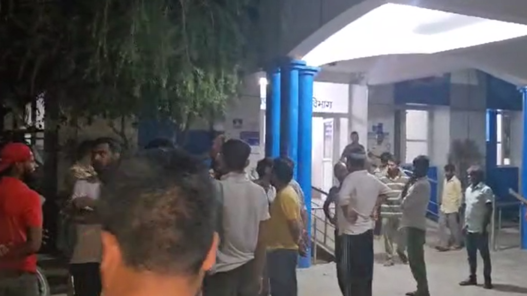 UP News: मल्सी गांव में मौलवी के दुराचार के बाद धर्म ठेकेदारों ने पीड़ित परिवार पर हमला