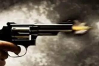UP: 'जौनपुर' बाइक सवार बदमाशों ने दादी-पोते को गोली मारी