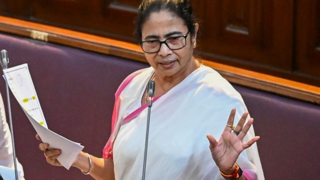 Kolkata Case: ममता बनर्जी की बर्खास्तगी की मांग करने वाले वकील को चंद्रचूड ने चेतावनी दी कोर्ट से बाहर निकाल दूंगा