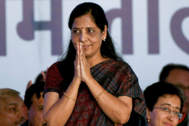 Delhi: सुनीता केजरीवाल बनेंगी दिल्ली की मुख्यमंत्री? इस दिग्गज नेता ने किया बड़ा दावा!