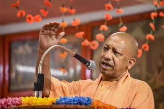 Yogi Adityanath ने कहा- 'मुरली से नहीं चलेगा काम, सुदर्शन चक्र है जरूरी' पाकिस्तान को बताया 'कैंसर'"
