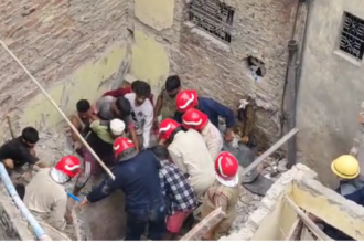 Delhi: करोल बाग में ढहा मकान, 5 दमकल गाड़ियां मौके पर मौजूद, राहत-बचाव कार्य है जारी