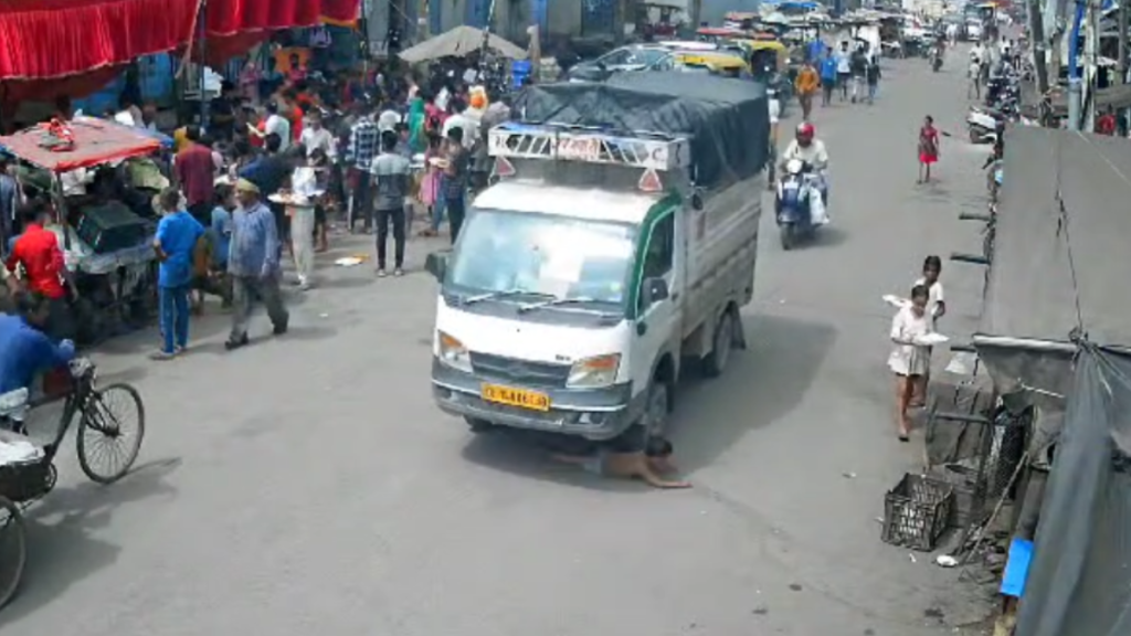 Delhi: टेम्पो ने बच्चे को रौंदा, CCTV फुटेज आया सामने