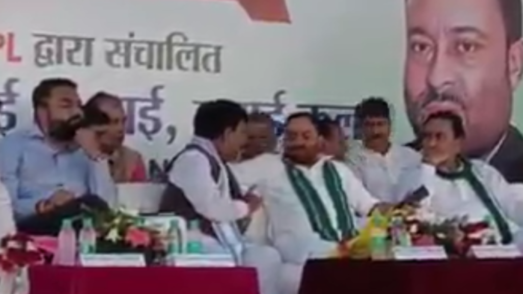 Muzaffarnagar: Jayant Chaudhary की मौजूदगी में यूपी सरकार के दो मंत्रियों के बीच हुई तीखी बहस, वीडियो वायरल