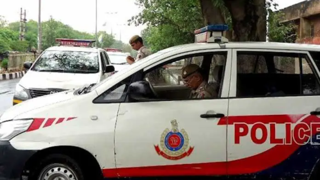 Delhi: युवक ने एक युवती और उसके माता-पिता पर चाकू से हमला कर किया घायल, आरोपी गिरफ्तार