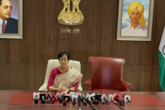 दिल्ली की नई मुख्यमंत्री Atishi ने संभाला पद, केजरीवाल की कुर्सी का किया सम्मान