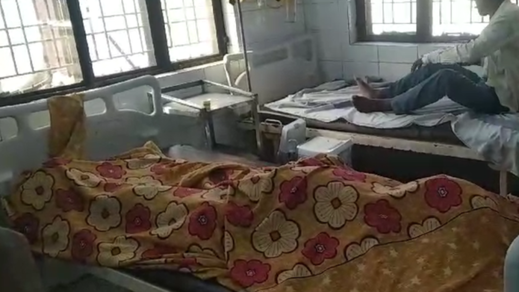 Uttar Pradesh: सोनभद्र में छेड़छाड़ का विरोध करने पर परिवार पर दबंगों ने किया हमला, एक की हुई मौत