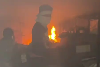 Jhansi: दुकान में लगी भीषण आग, लाखों का सामान जलकर राख