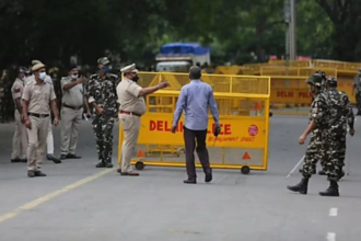 Delhi: दिल्ली पुलिस ने ख्याला से दो कुख्यात अपराधियों को किया गिरफ्तार, हथियार भी बरामद